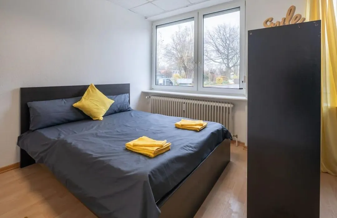 Beautiful 2 Bedroom Apartment Incl Parking-1