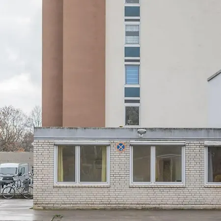 Beautiful 2 Bedroom Apartment Incl Parking-2